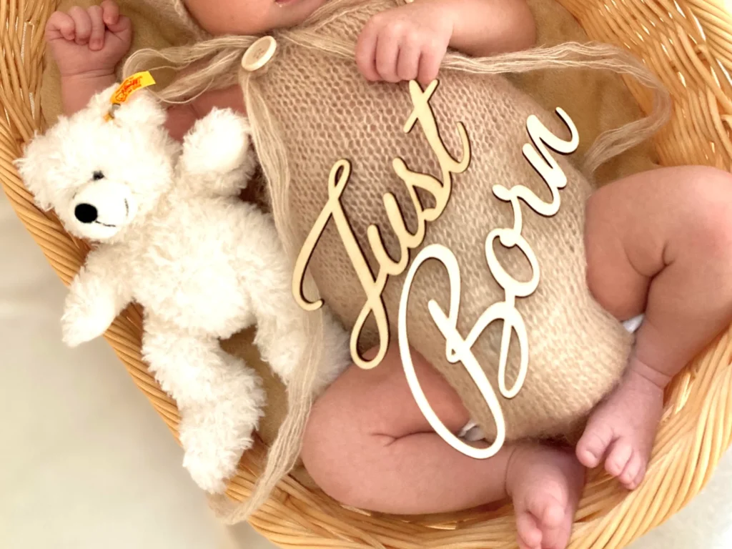 ニューボーンフォトで使った木製の「Just Born」の文字