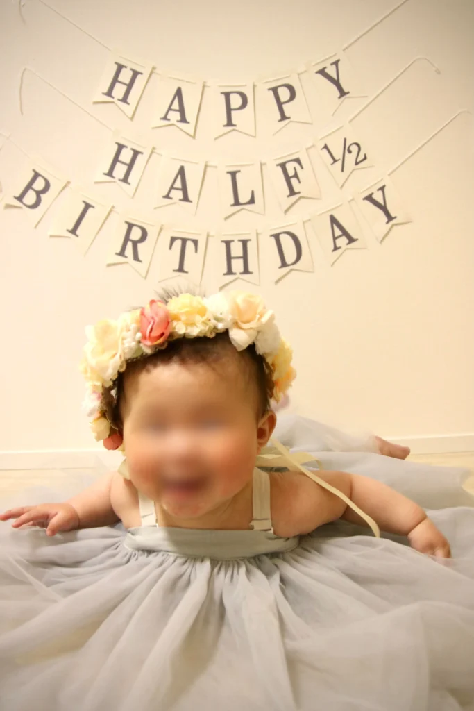 チュールドレスを着たハーフバースデー写真