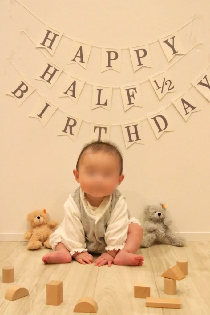 セレモニードレスを着たハーフバースデー写真