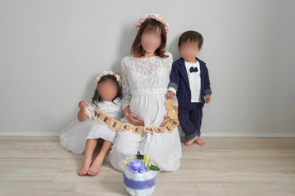 ガーランドとダイパーケーキを使ったマタニティフォト