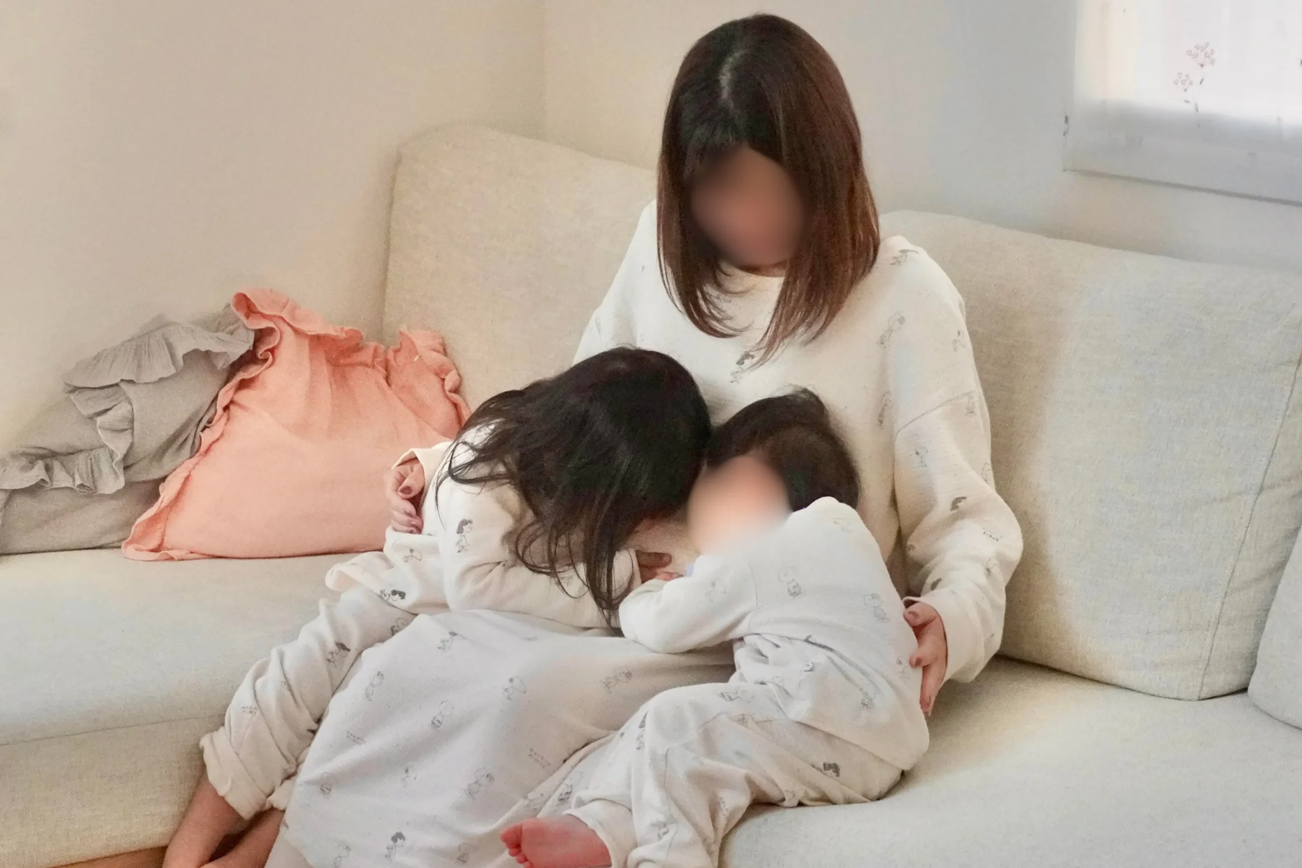 おそろいパジャマで撮ったラフなマタニティフォト