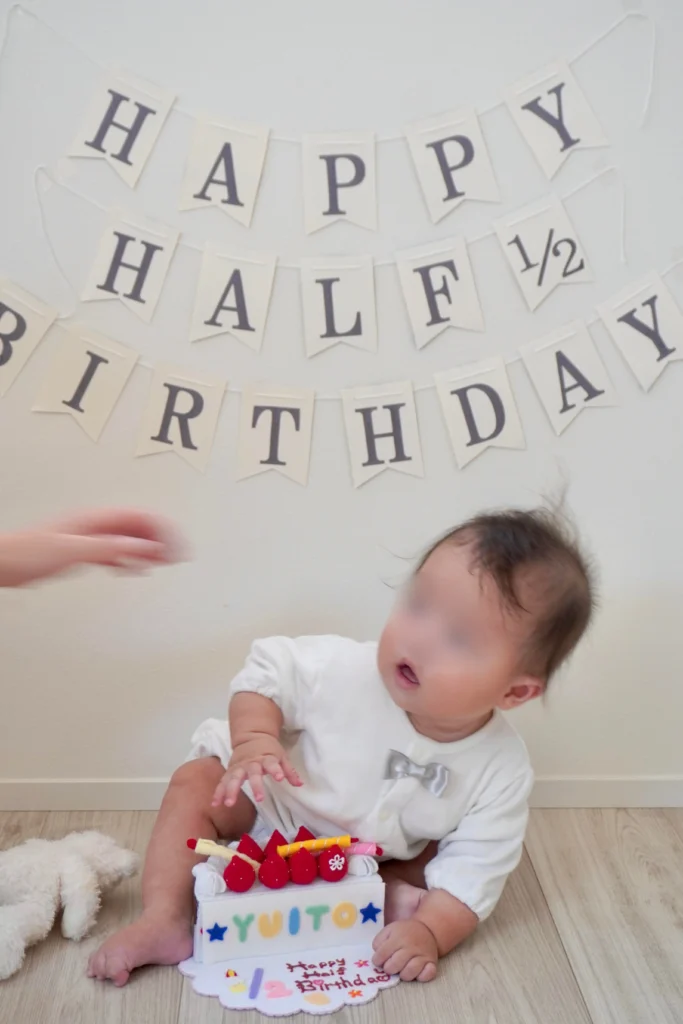 横に転んでしまうハーフバースデー写真